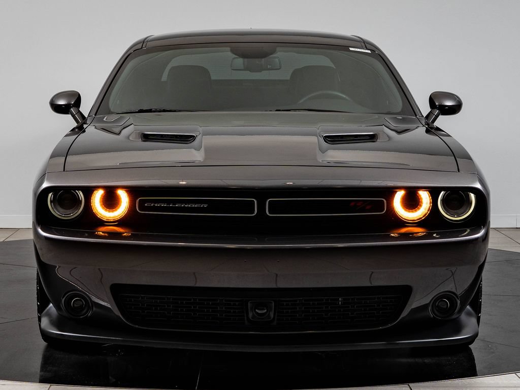 Used 2017 Dodge Challenger R/T Scat Pack w/ Leather Interior Group RWD image 2