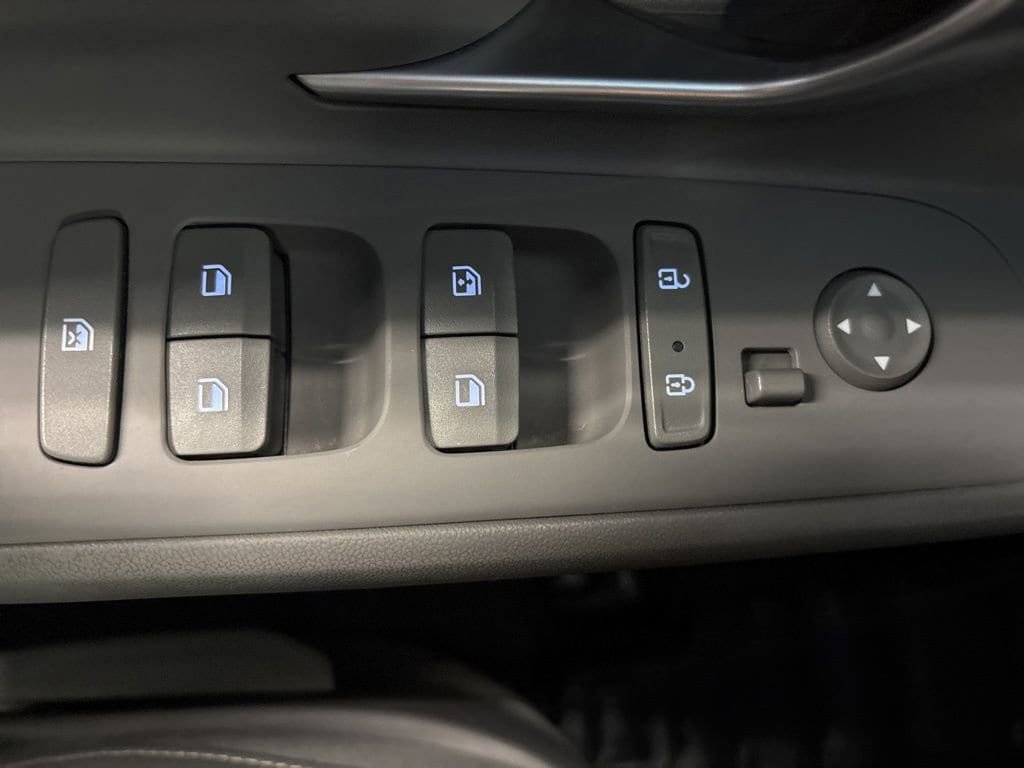 Used 2023 Hyundai Elantra SEL image 23