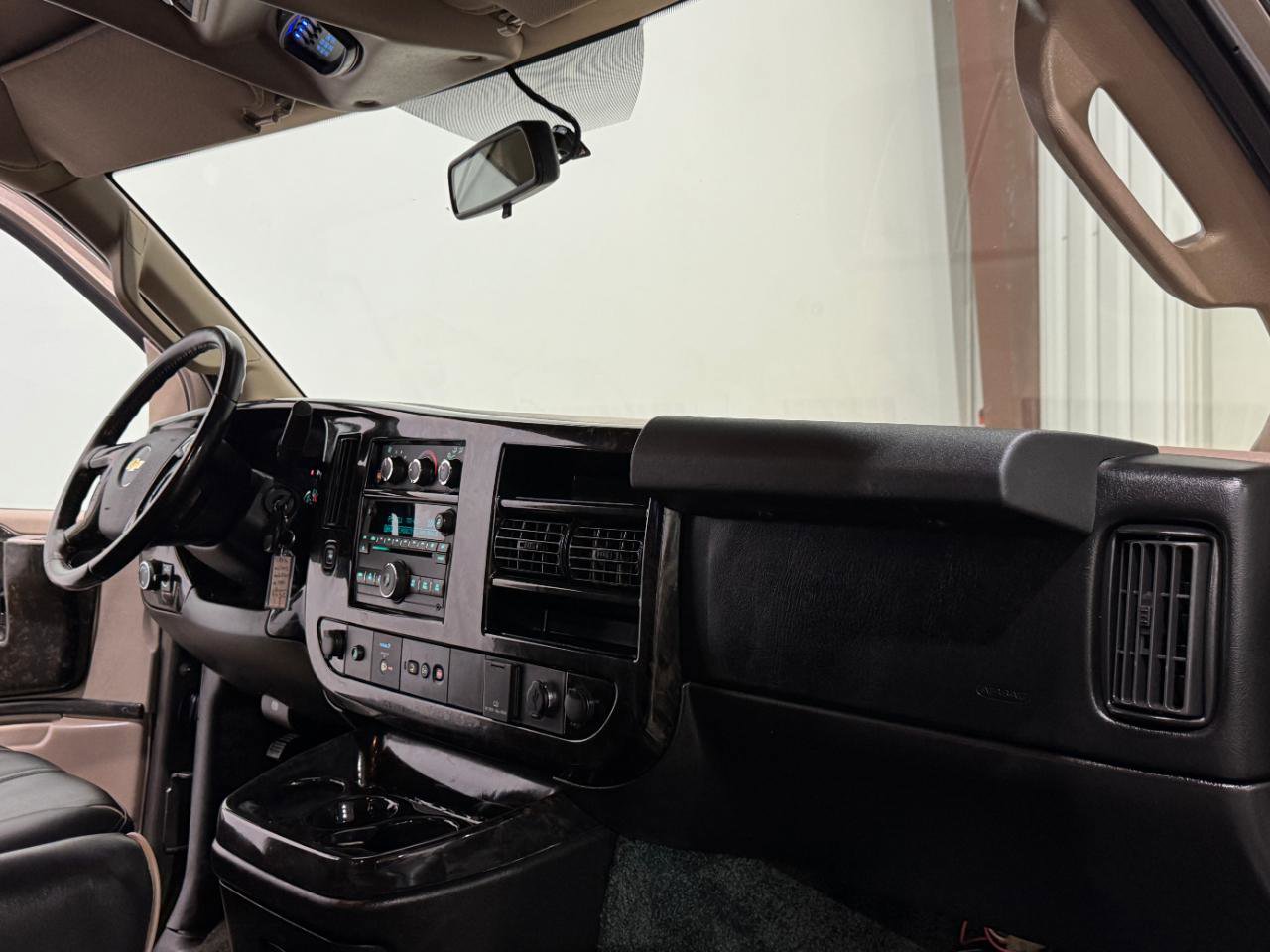 Used 2016 Chevrolet Express 2500 Extended image 10