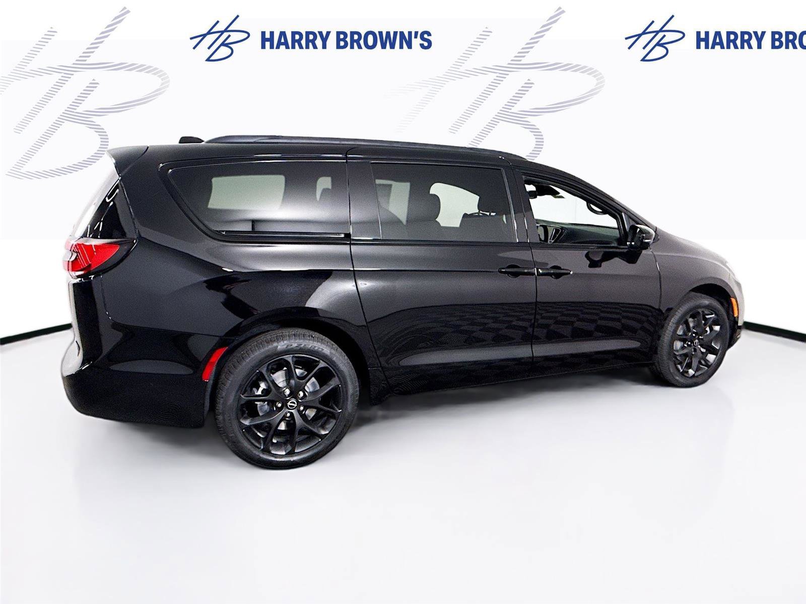 New 2026 Chrysler Pacifica Limited image 35