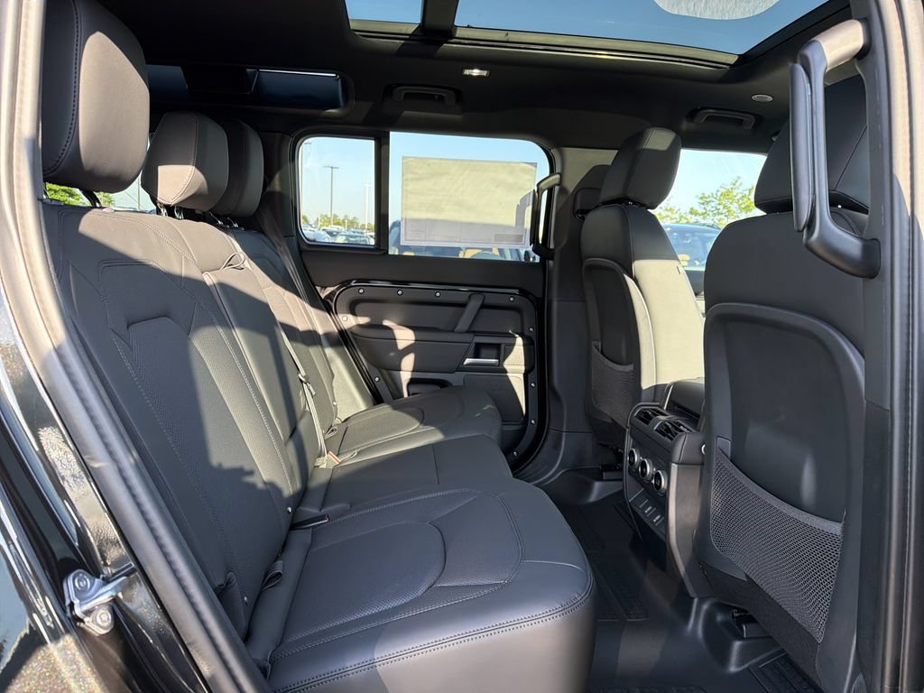 New 2026 Land Rover Defender 110 X-Dynamic SE AWD/4WD image 13