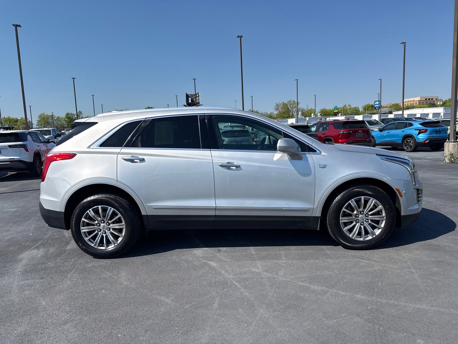 Used 2017 Cadillac XT5 Luxury w/ Driver Awareness Package AWD/4WD image 2