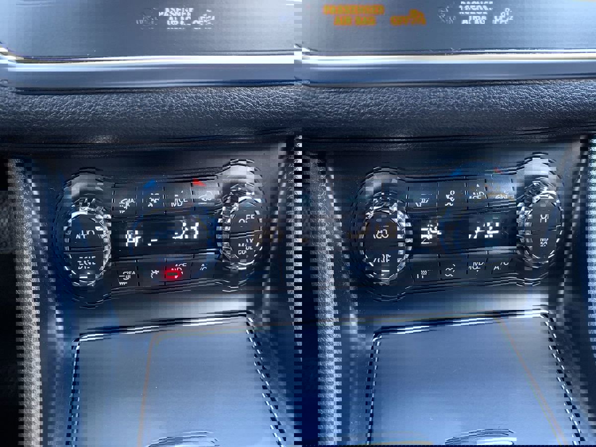 Used 2018 Mercedes-Benz CLA 250 4MATIC image 24