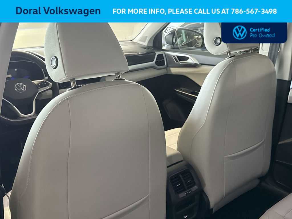 Used 2025 Volkswagen Taos SE FWD image 23