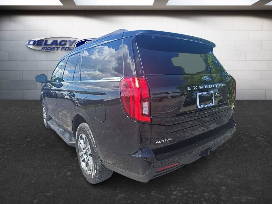 Used 2025 Ford Expedition Active AWD/4WD image 5