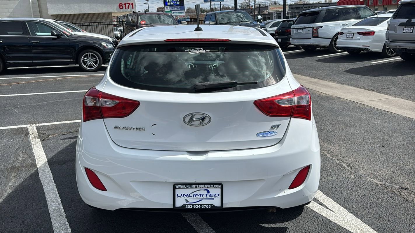 Used 2017 Hyundai Elantra GT image 4