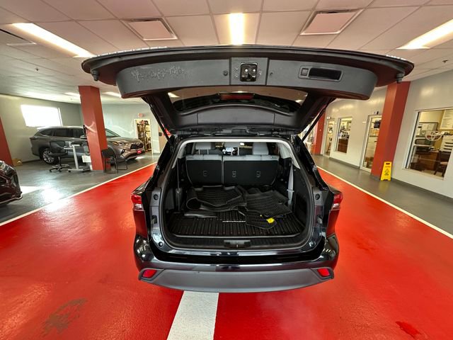 Certified 2021 Toyota Highlander L image 26