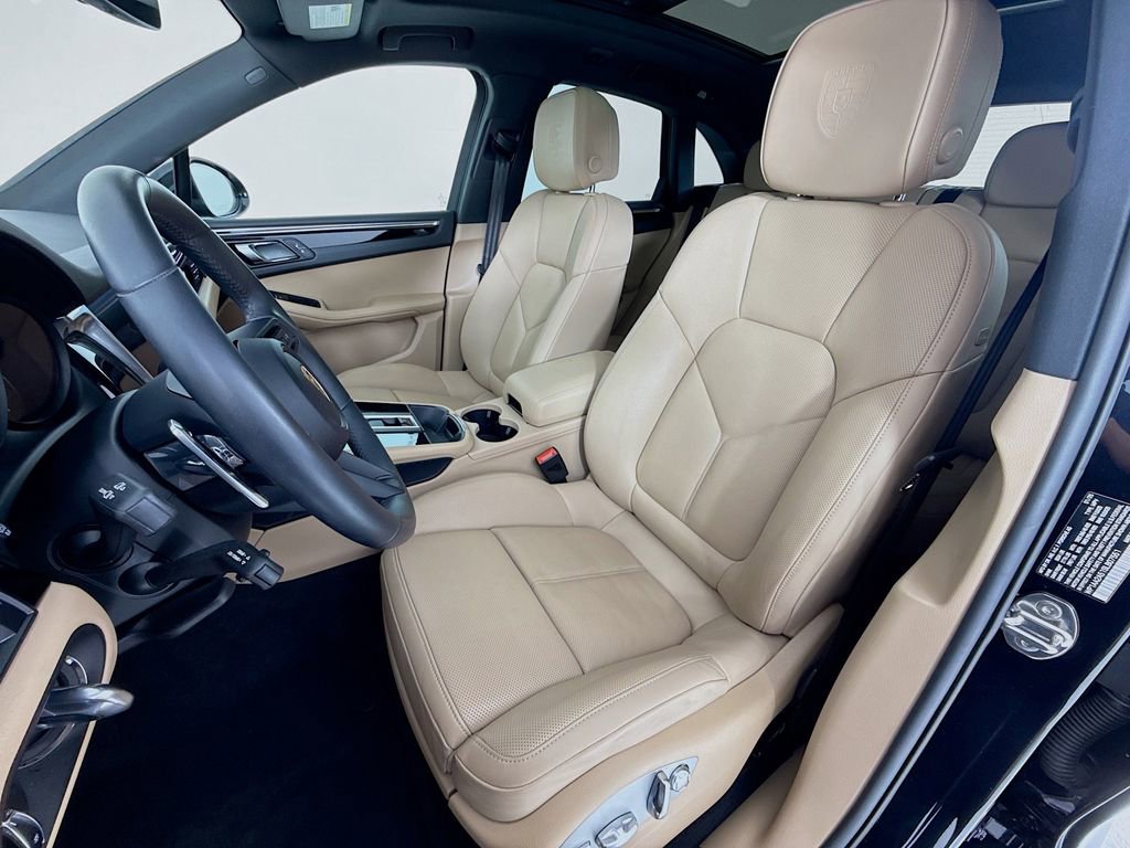 Certified 2025 Porsche Macan image 5
