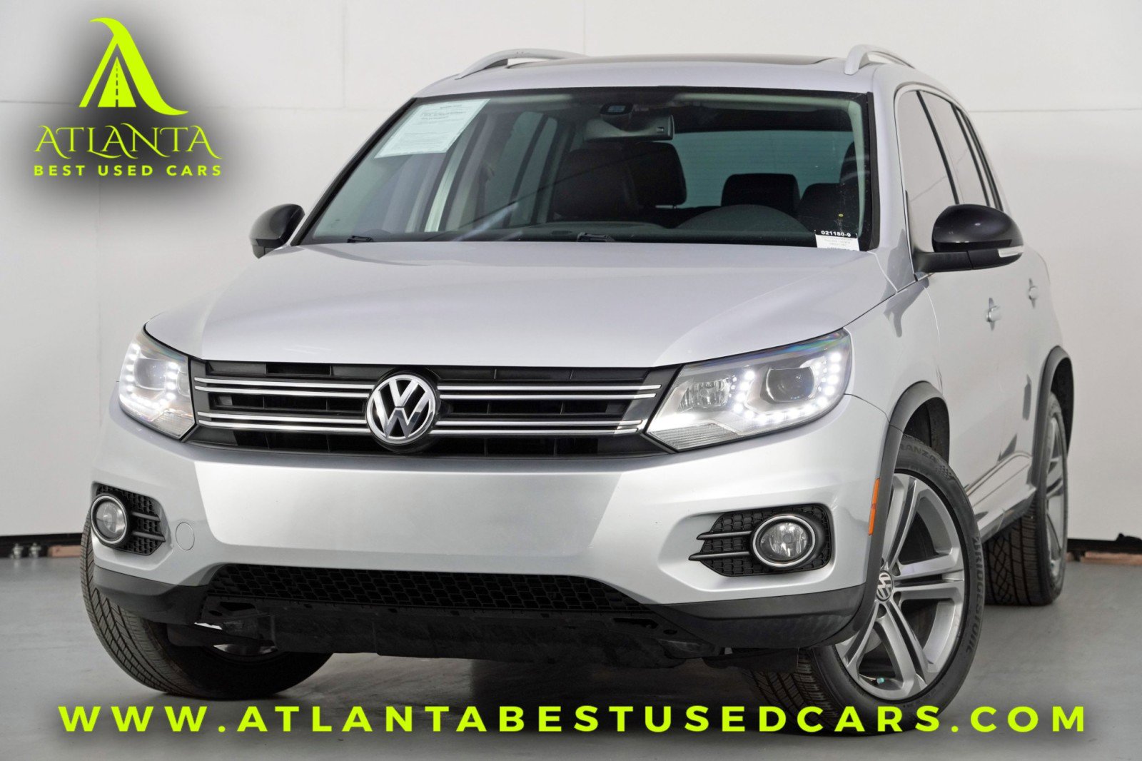 Used 2017 Volkswagen Tiguan Sport image 1