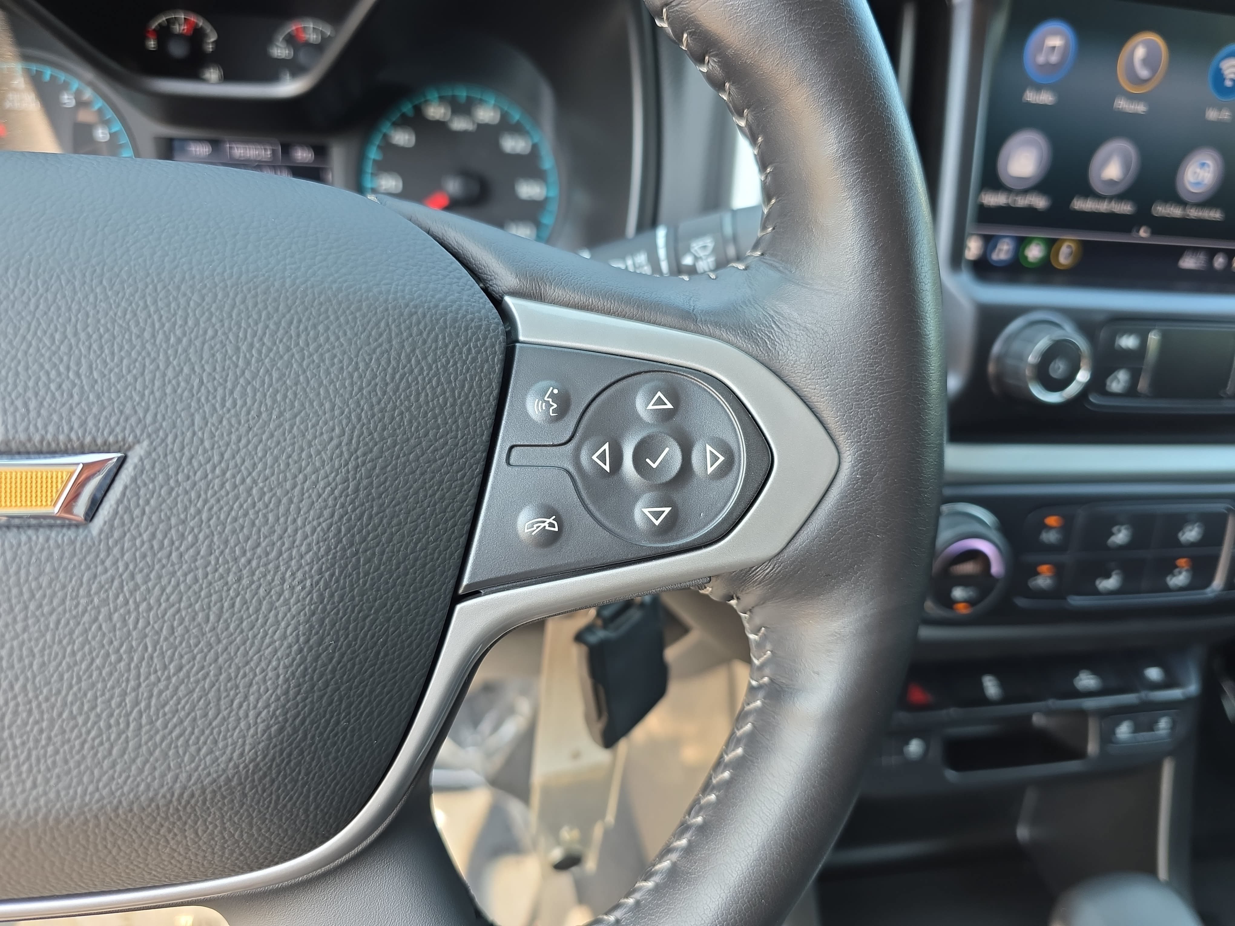 Used 2022 Chevrolet Colorado LT w/ Luxury Package RWD image 15