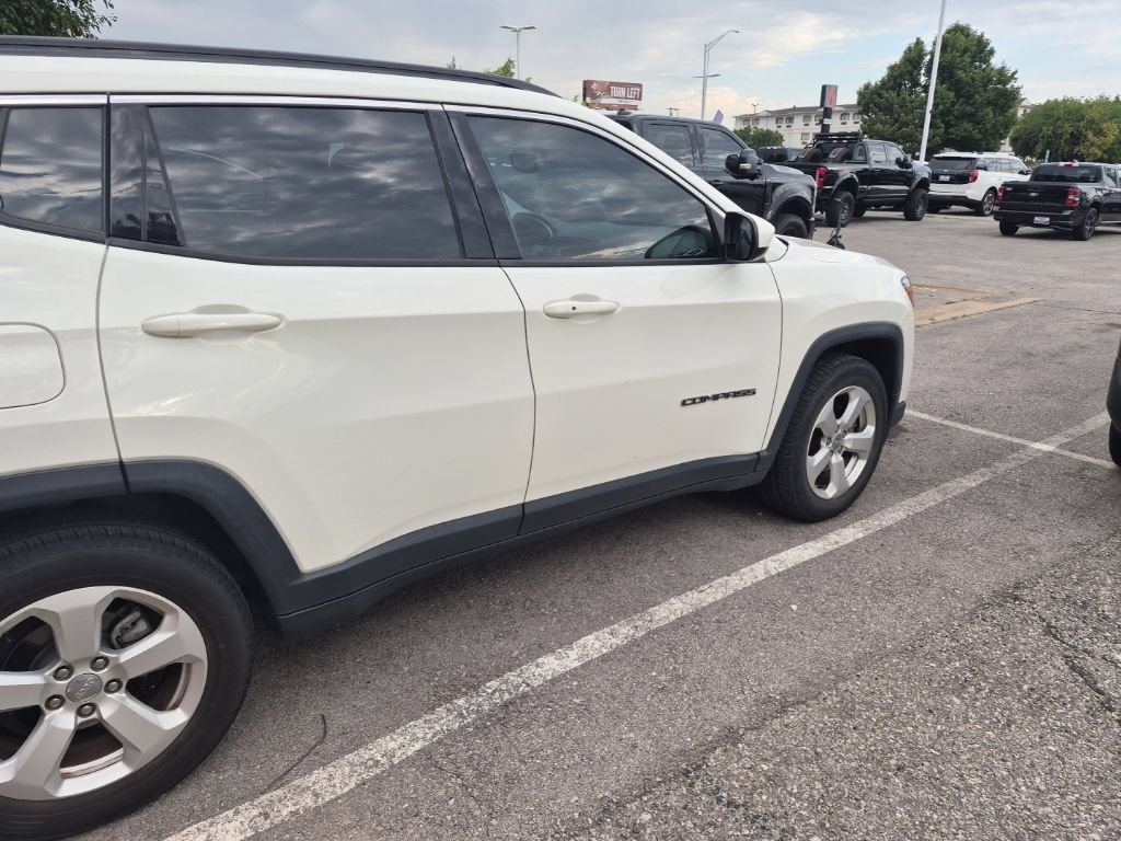 Used 2018 Jeep Compass Latitude FWD image 12