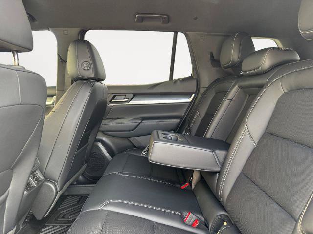 Used 2026 GMC Terrain Elevation w/ Elevation Premium Package FWD image 13