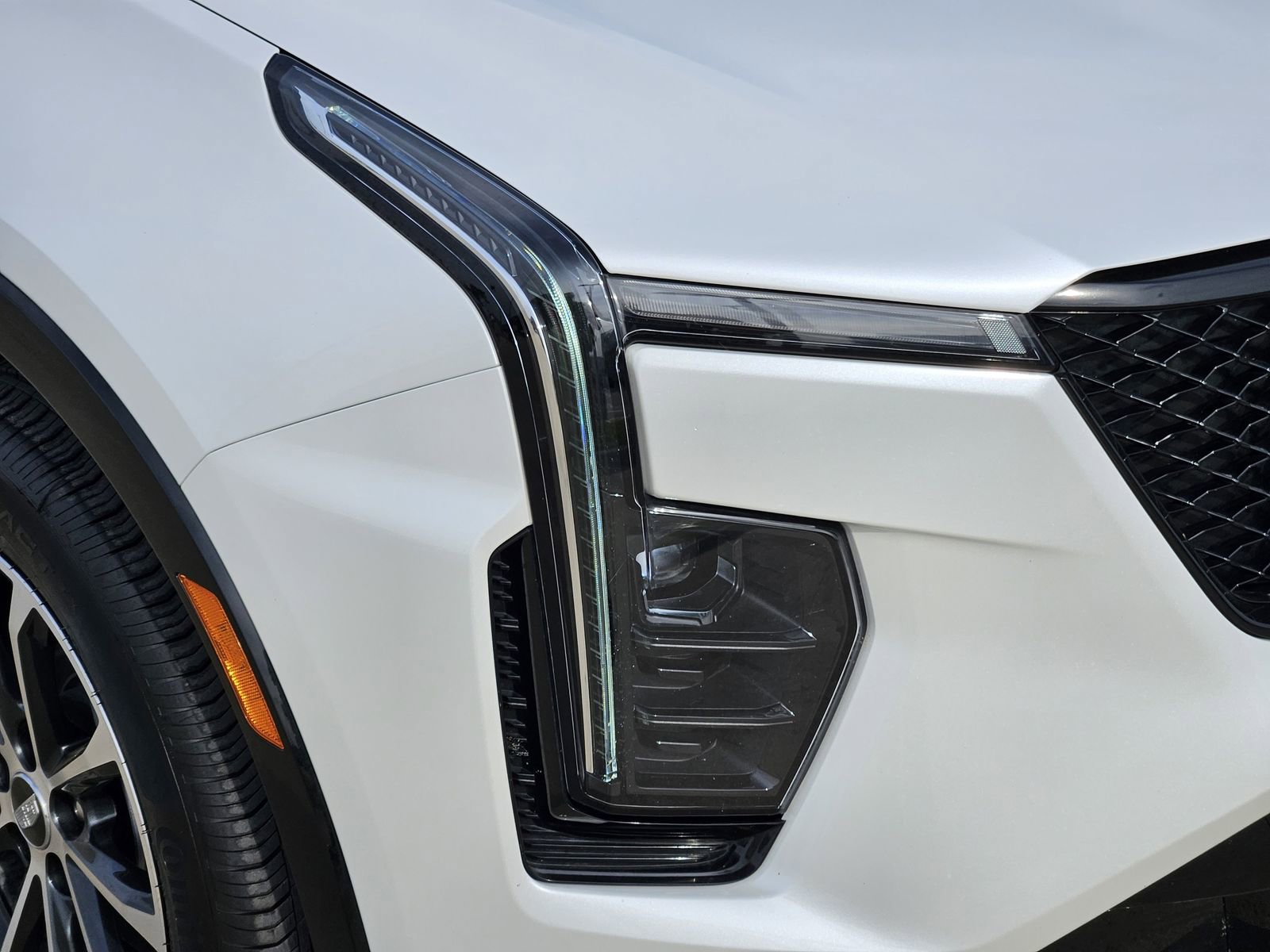 Certified 2025 Cadillac XT4 Sport w/ Cold Weather Package FWD image 9