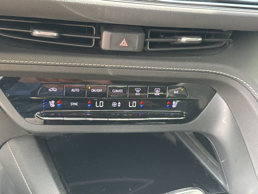 Certified 2022 Buick Envision Avenir w/ Technology Package II FWD image 28