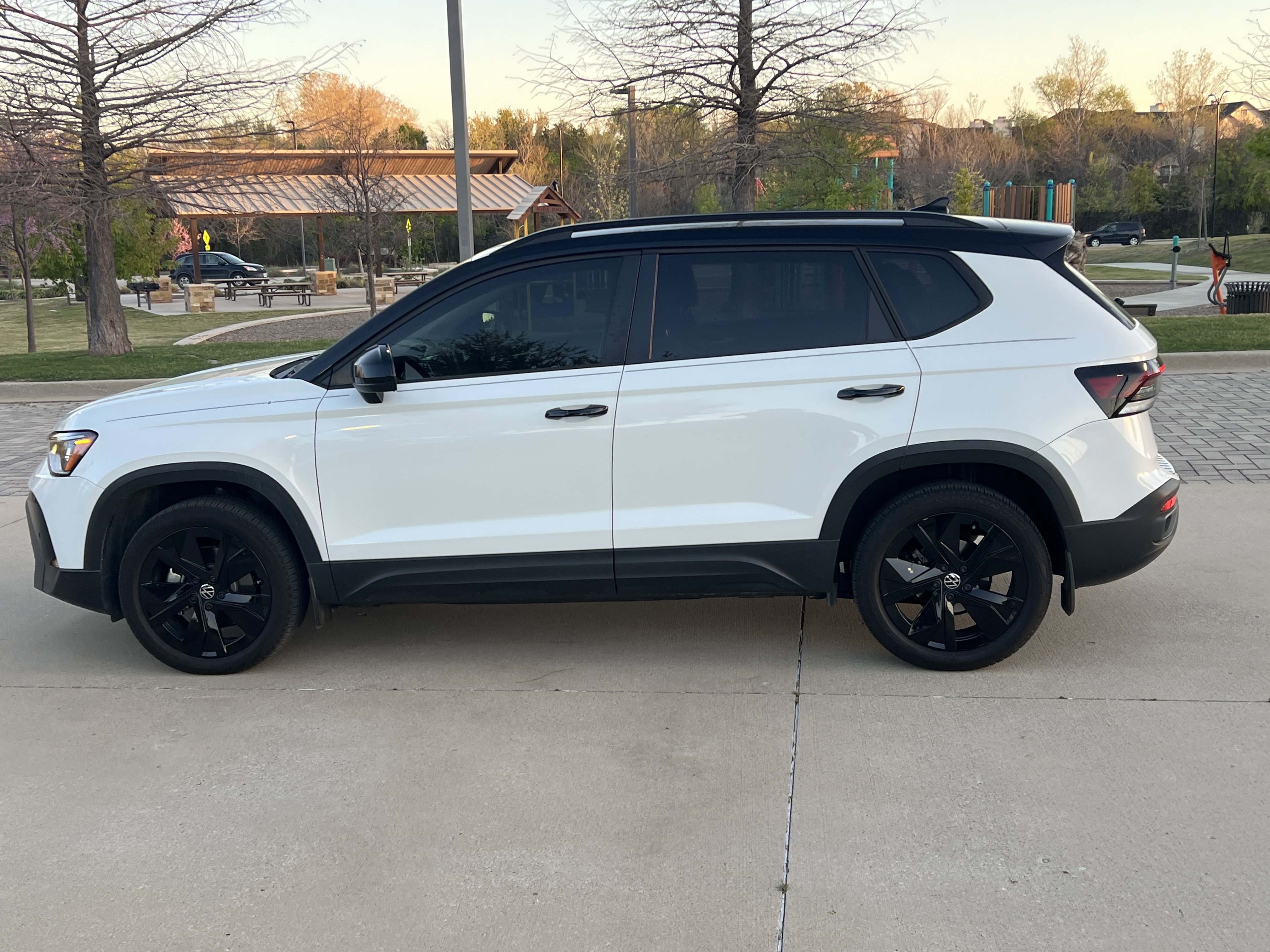 Used 2025 Volkswagen Taos SE image 7