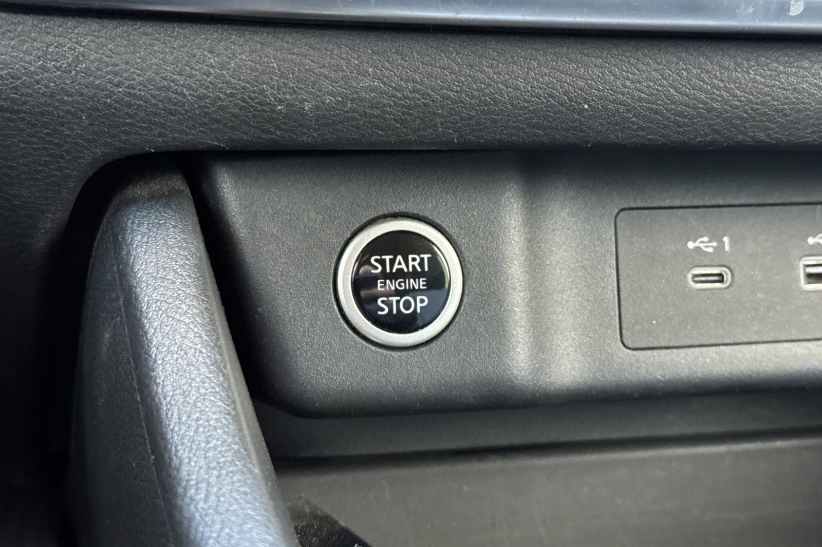 Used 2023 Nissan Rogue SV FWD image 33