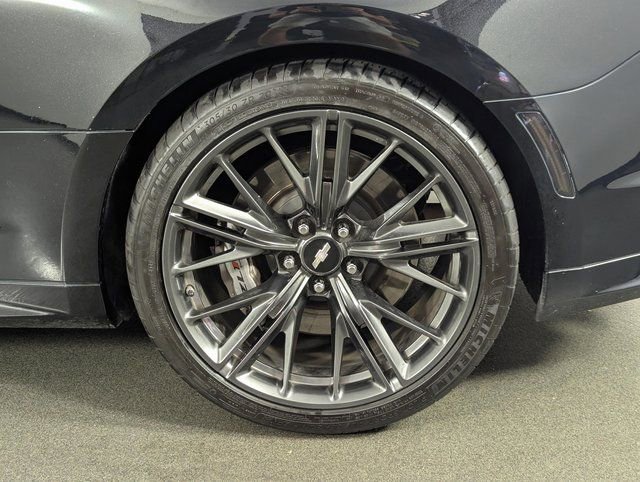 Used 2019 Chevrolet Camaro ZL1 RWD image 12
