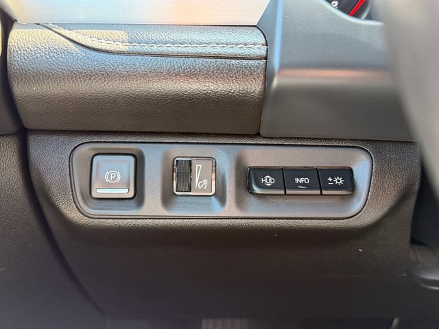 Used 2022 GMC Acadia SLT w/ Technology Package AWD/4WD image 18
