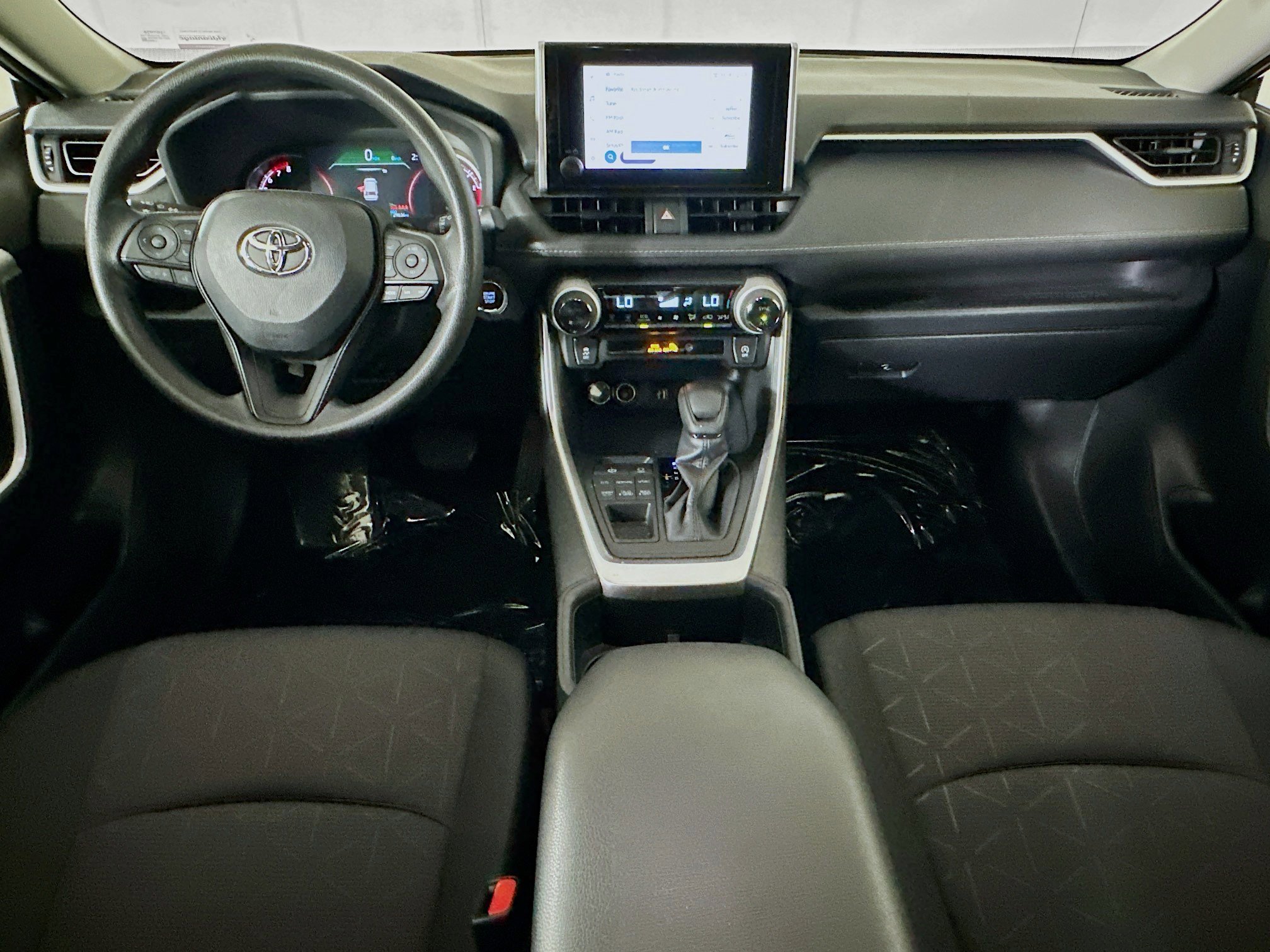 Used 2024 Toyota RAV4 XLE AWD/4WD image 27