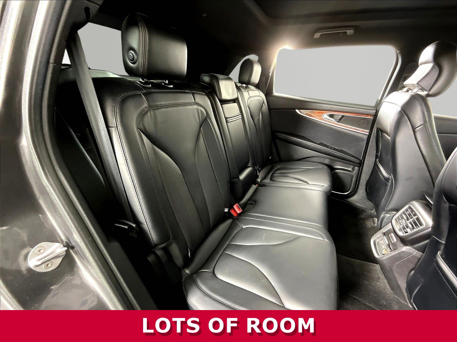 Used 2018 Lincoln MKX Select w/ Select Plus Package AWD/4WD image 25