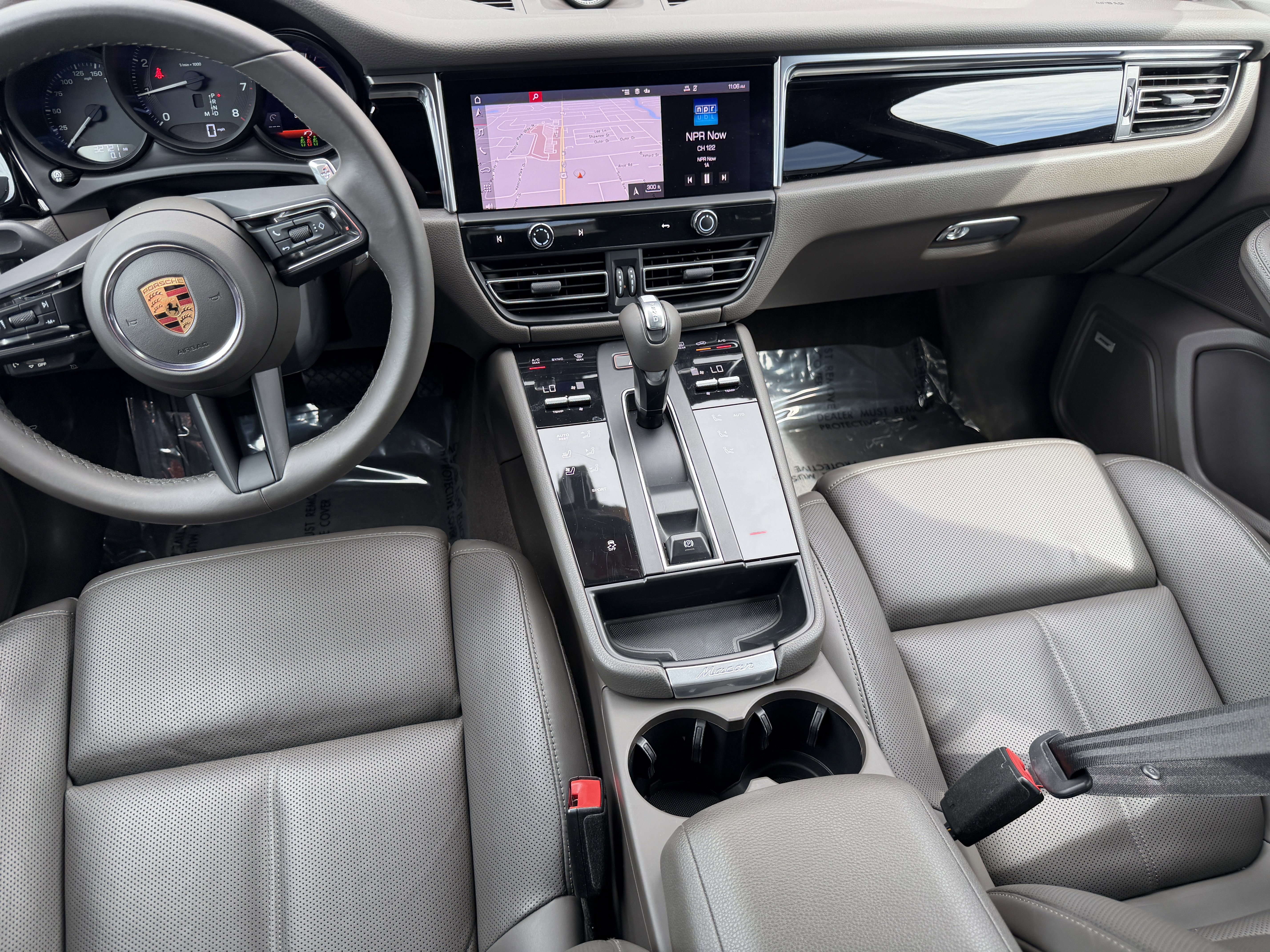 Certified 2022 Porsche Macan image 20