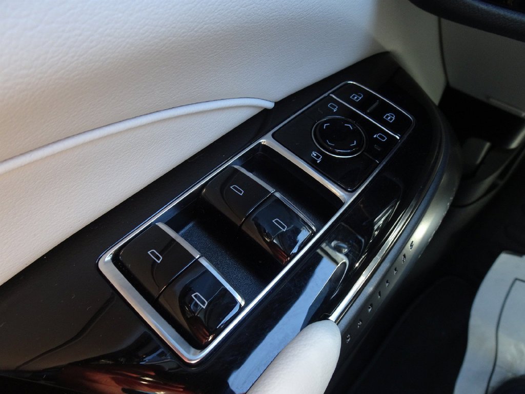 Used 2024 Cadillac Lyriq Sport RWD image 23
