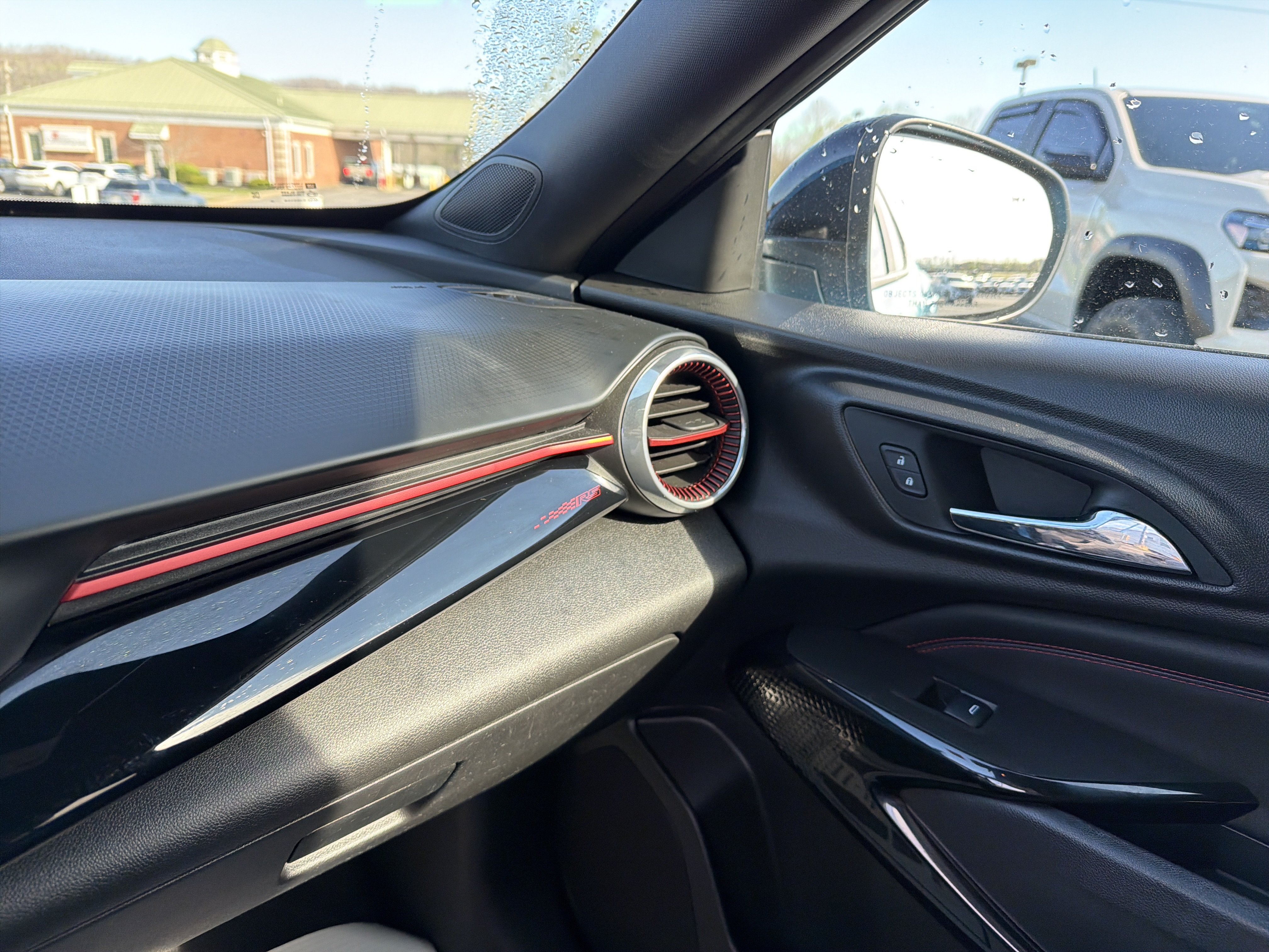Used 2025 Chevrolet Trax RS w/ Sunroof Package FWD image 24
