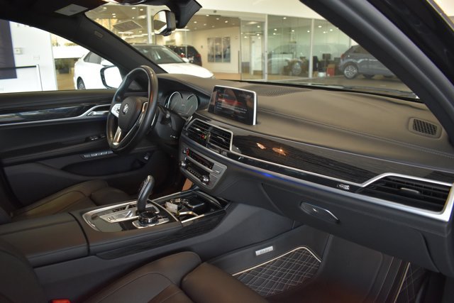 Used 2017 BMW 740e xDrive AWD/4WD image 31