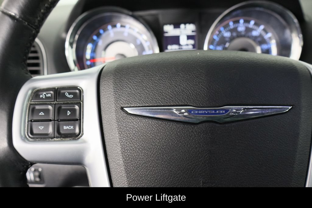 Used 2014 Chrysler Town & Country Touring FWD image 8