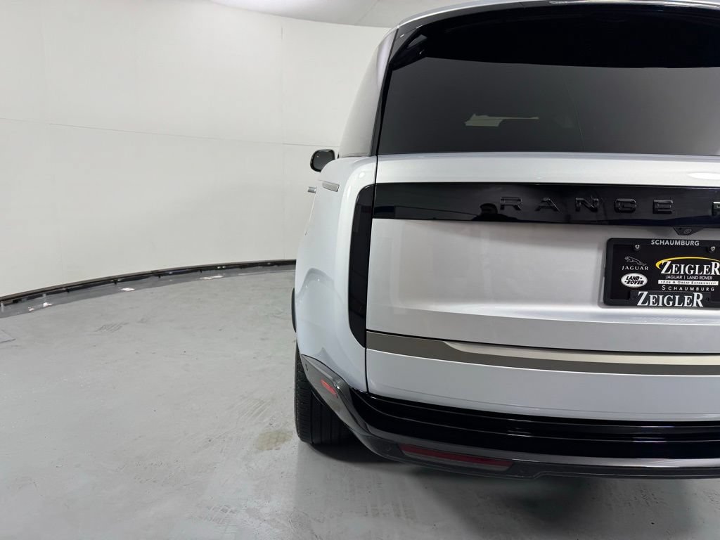 Used 2025 Land Rover Range Rover SE AWD/4WD image 9