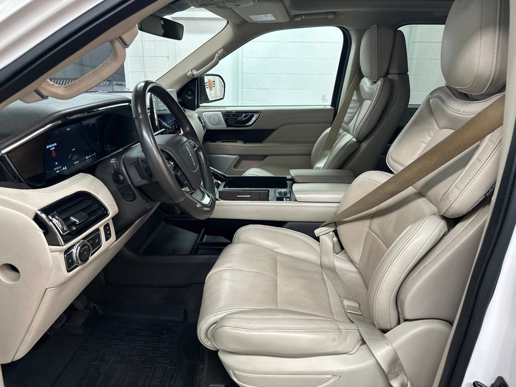 Used 2019 Lincoln Navigator Reserve AWD/4WD image 18