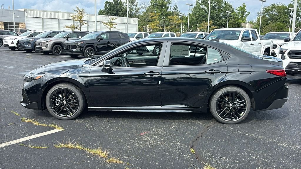 New 2026 Toyota Camry SE w/ Convenience Package FWD image 3