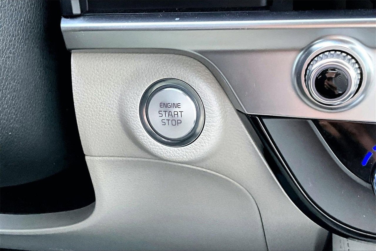 Used 2025 Kia Telluride EX w/ EX Captain's Chair Package image 28