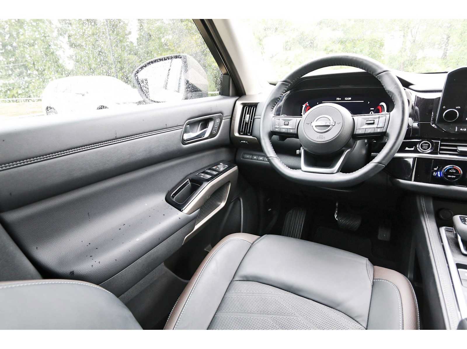 Used 2024 Nissan Pathfinder Platinum FWD image 6