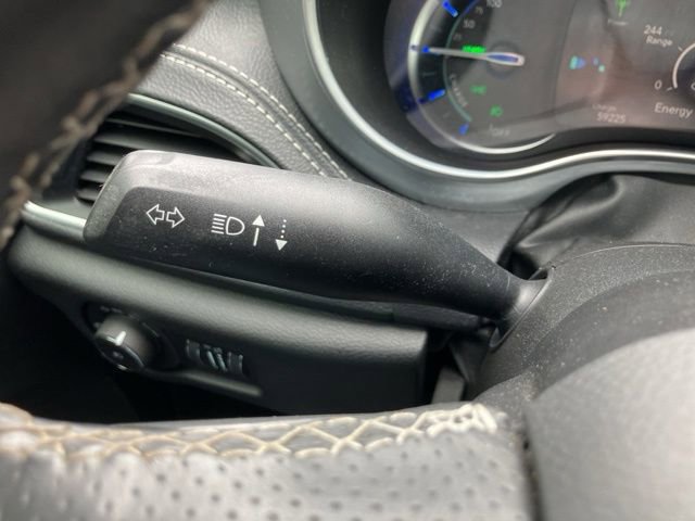 Used 2020 Chrysler Pacifica Limited w/ Advanced Safetytec Group image 16