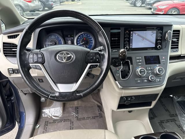 Used 2019 Toyota Sienna XLE w/ XLE Navigation Package FWD image 18