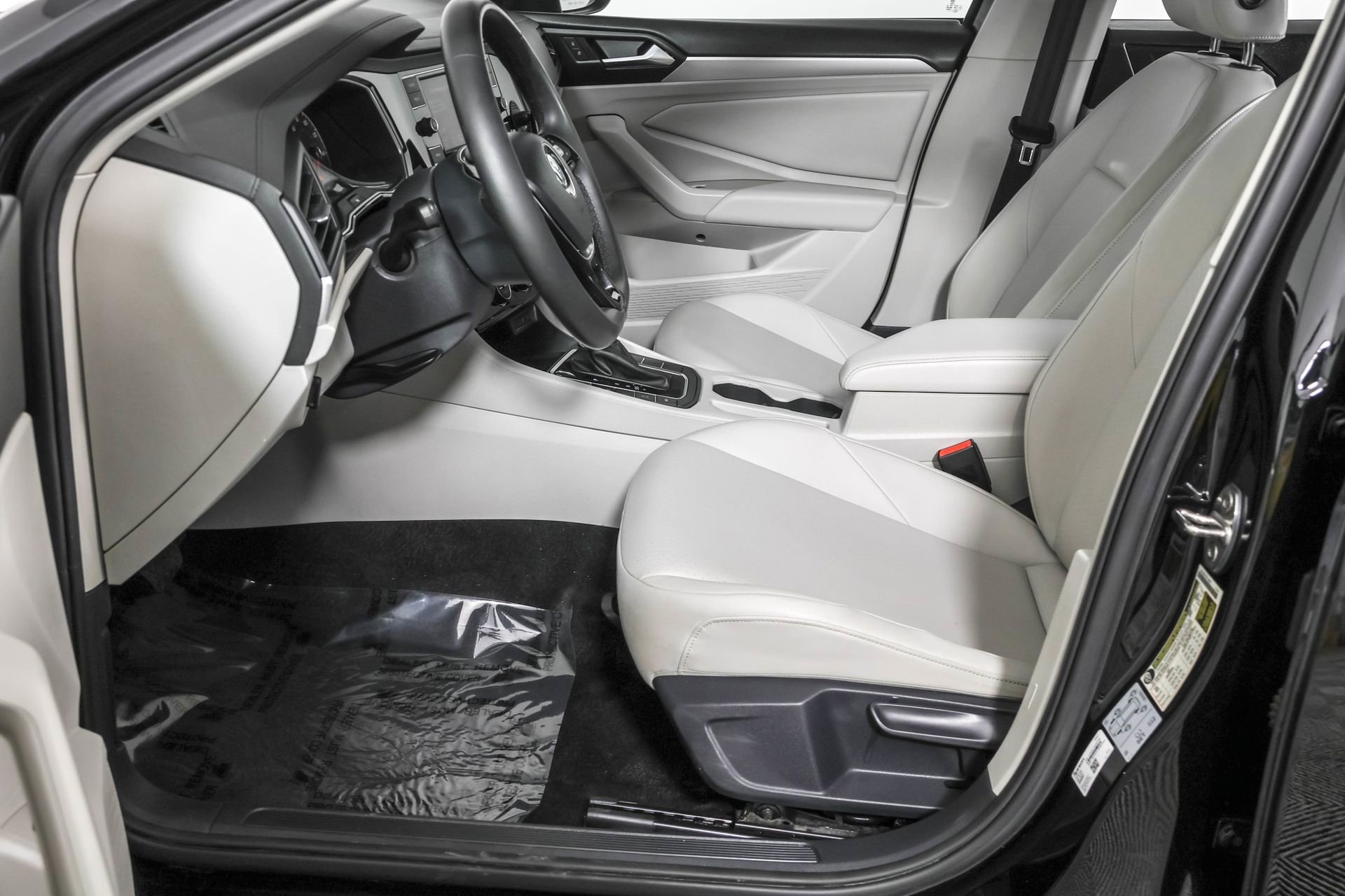 Used 2020 Volkswagen Jetta SE w/ SE Cold Weather Package image 22