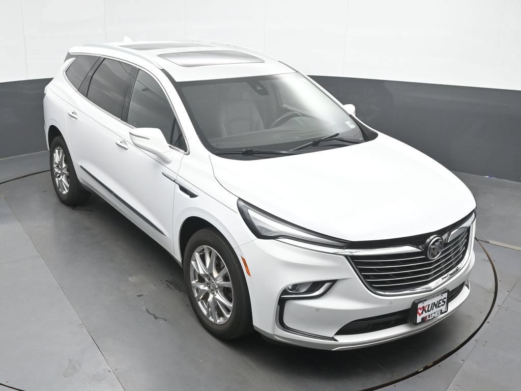 Used 2023 Buick Enclave Essence w/ Experience Buick Package AWD/4WD image 32