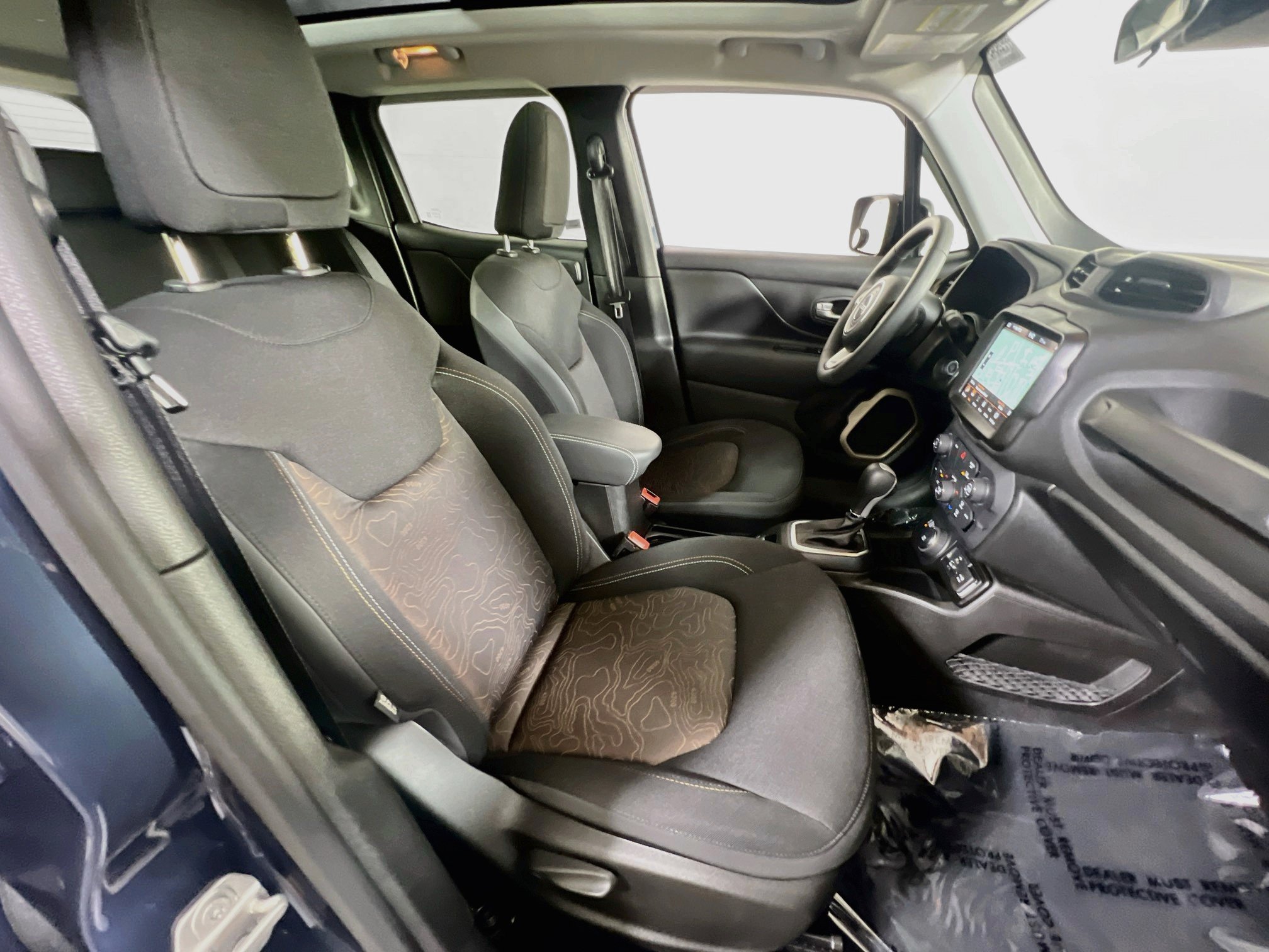 Used 2023 Jeep Renegade Latitude w/ Sun/Sound Group AWD/4WD image 27