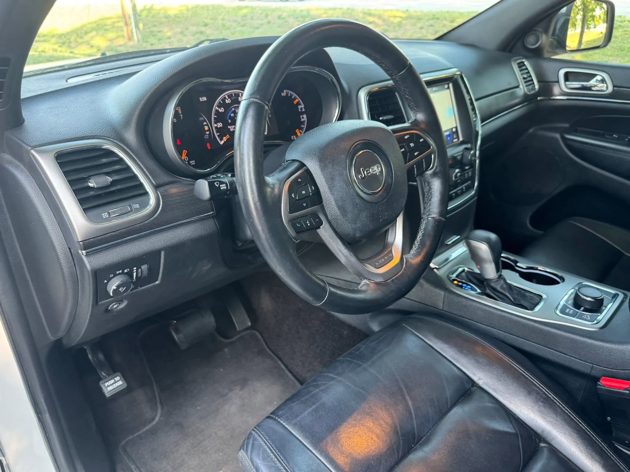 Used 2018 Jeep Grand Cherokee Limited AWD/4WD image 24