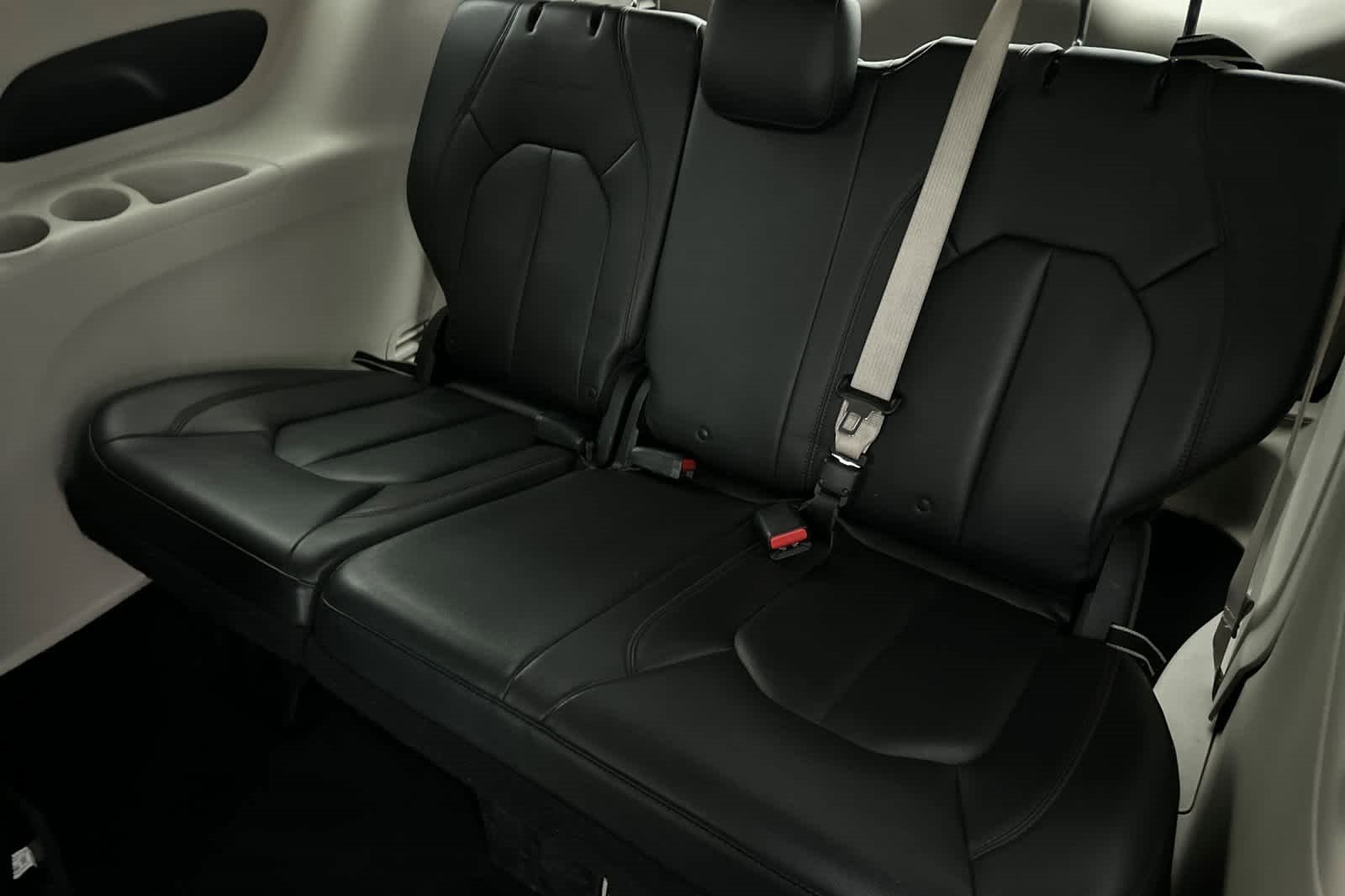 Used 2017 Chrysler Pacifica Touring-L image 15