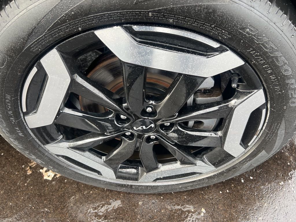 Certified 2023 Kia Telluride S w/ S Sunroof Package image 40