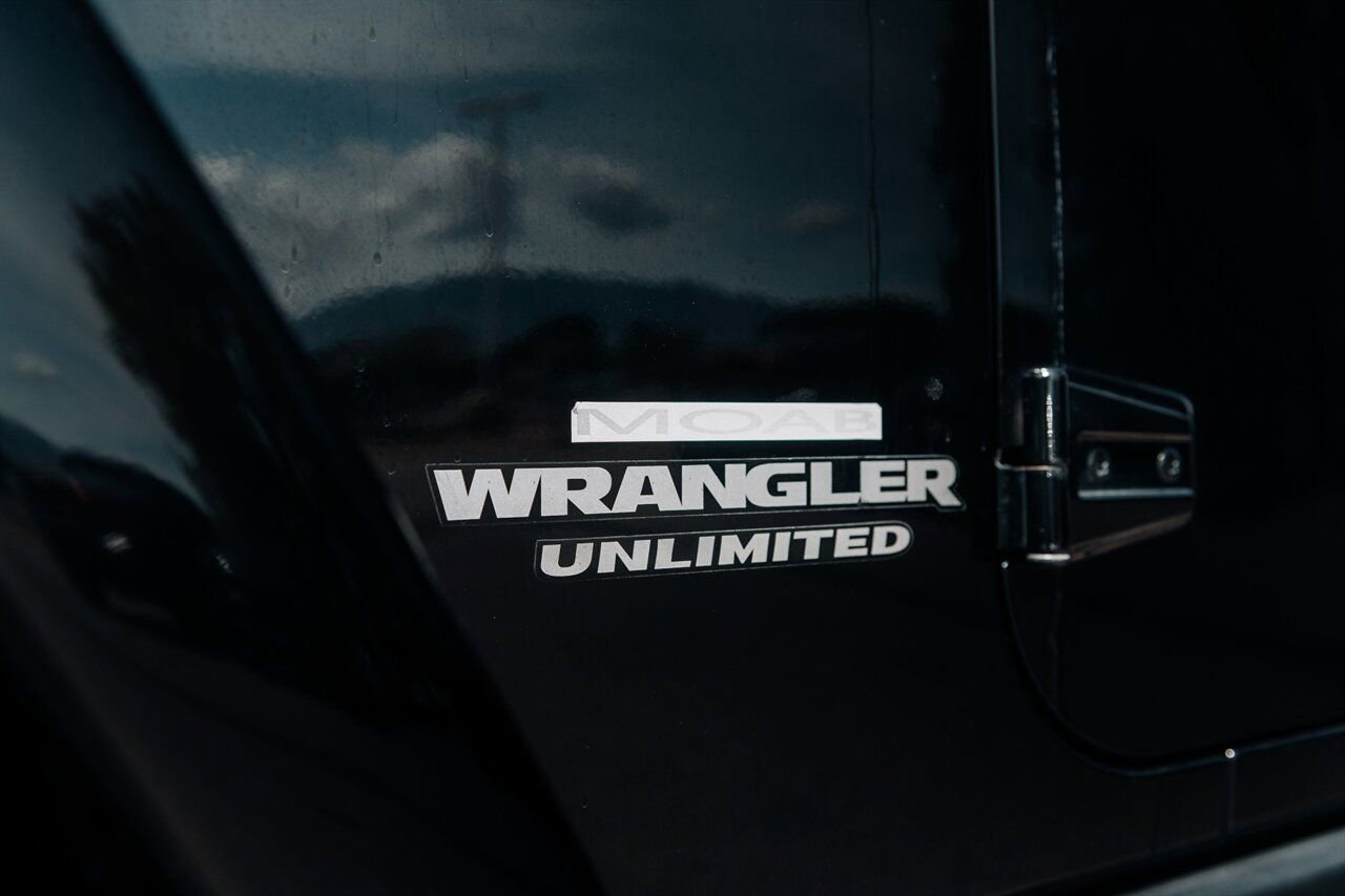 Used 2016 Jeep Wrangler Unlimited Rubicon image 16