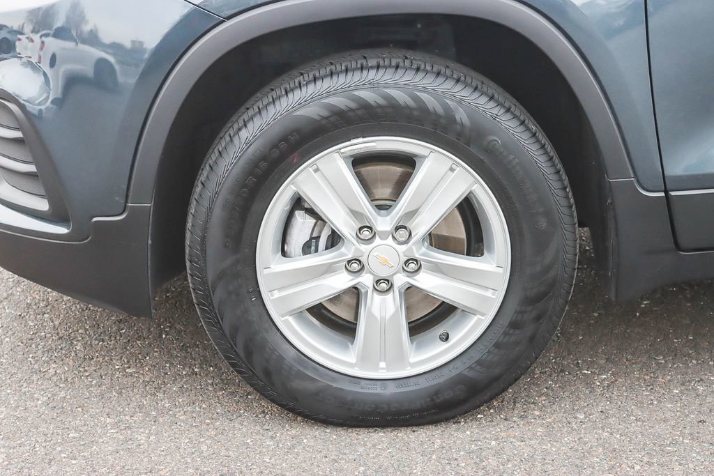 Used 2022 Chevrolet Trax LT w/ LT Convenience Package image 14