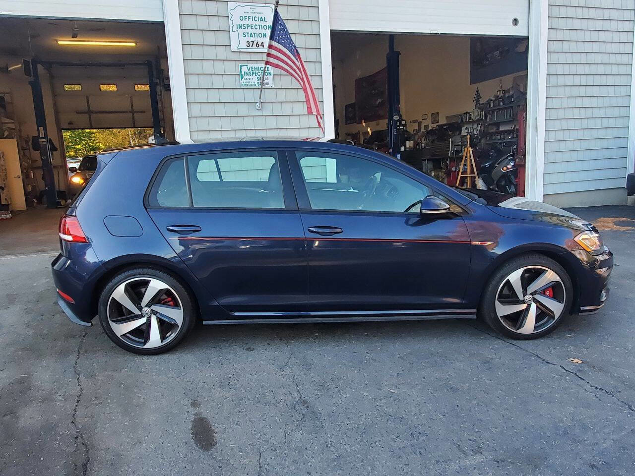 Used 2018 Volkswagen GTI SE FWD image 9