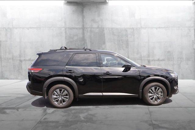 Used 2025 Nissan Pathfinder SV image 5