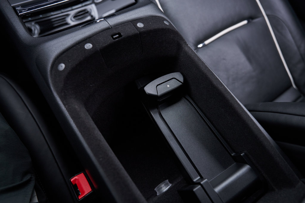 Used 2015 Rolls-Royce Wraith RWD image 63