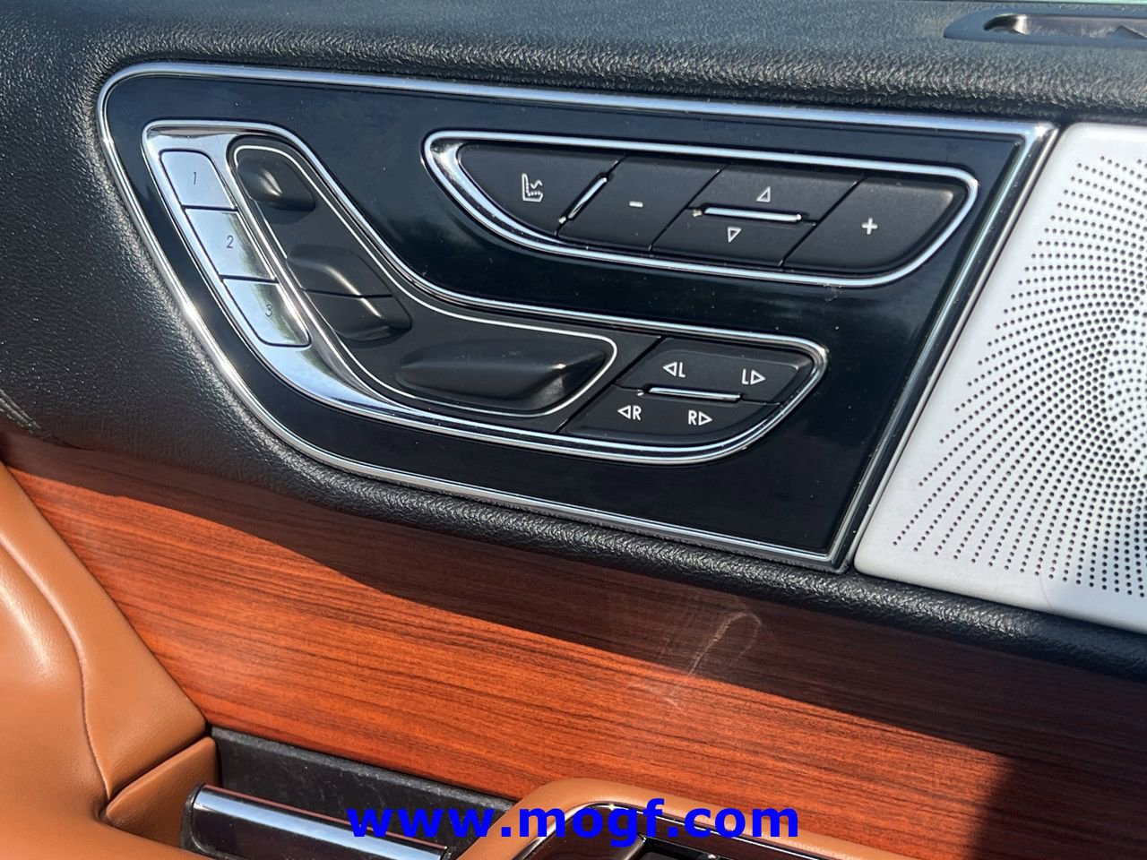 Used 2020 Lincoln Navigator Reserve w/ Luxury Package RWD image 19