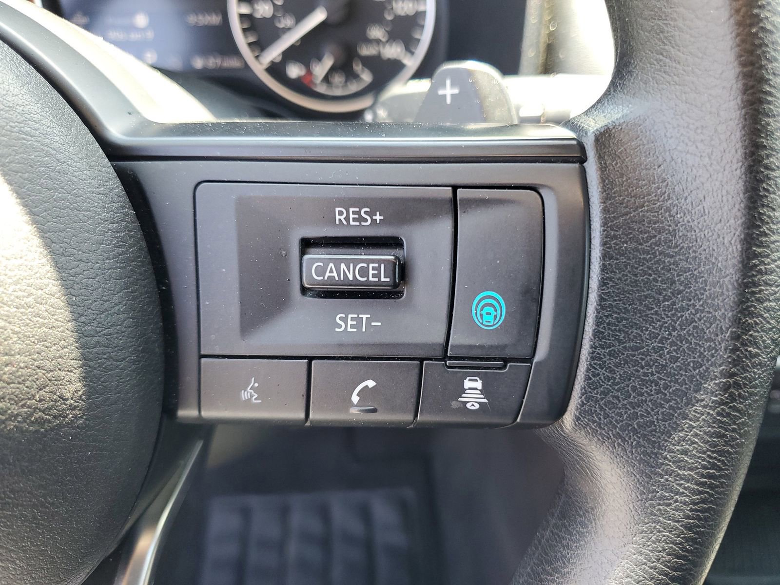 Used 2024 Nissan Rogue SV FWD image 12