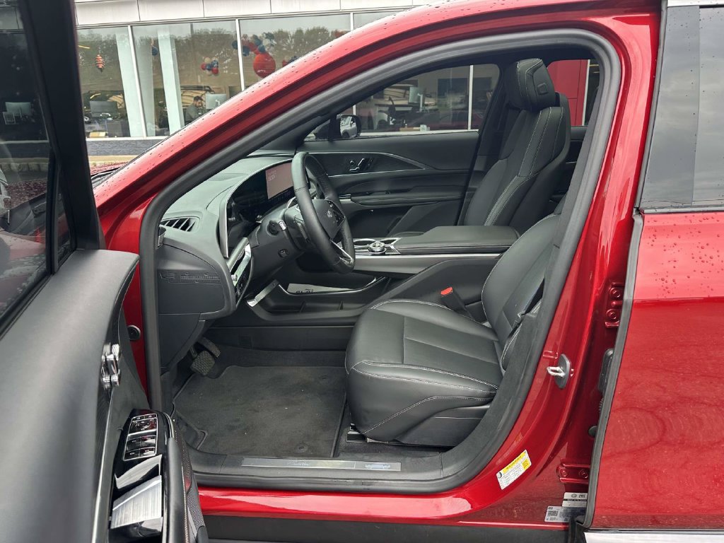 Used 2024 Cadillac Lyriq Sport RWD image 18